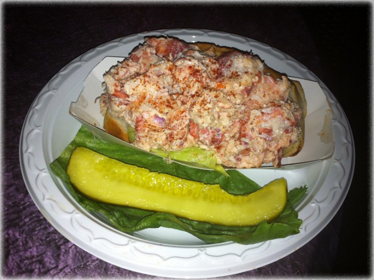 Tonys_lobster_roll_b