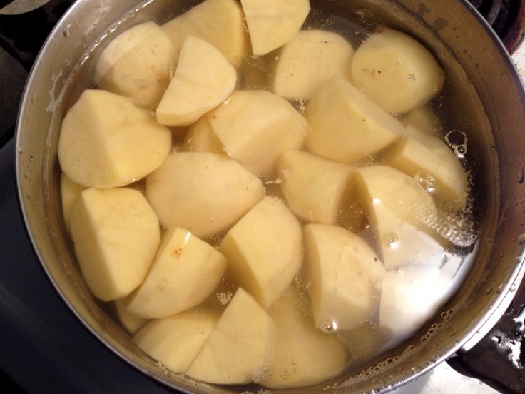 Boiling Potatoes to Make Mashed Potatoes
