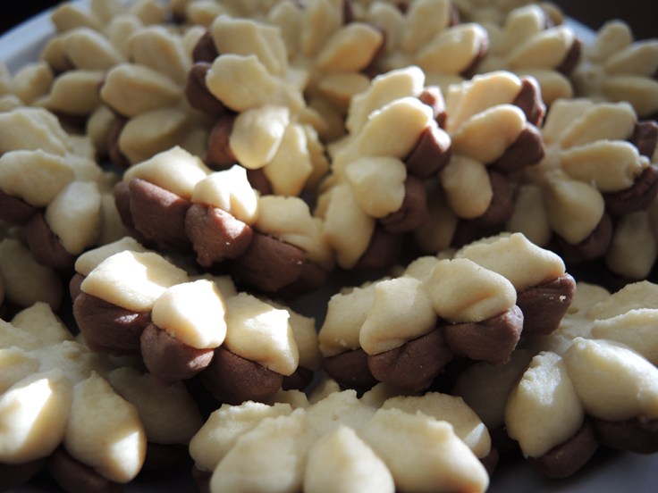 Man Fuel Food Blog - Butter Cookie Vanilla and Chocolate Sandwiches