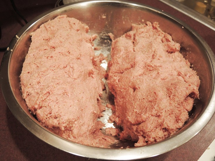 Splitting Meat and Burghul Wheat for Kobeba - www.manfuelblog.com