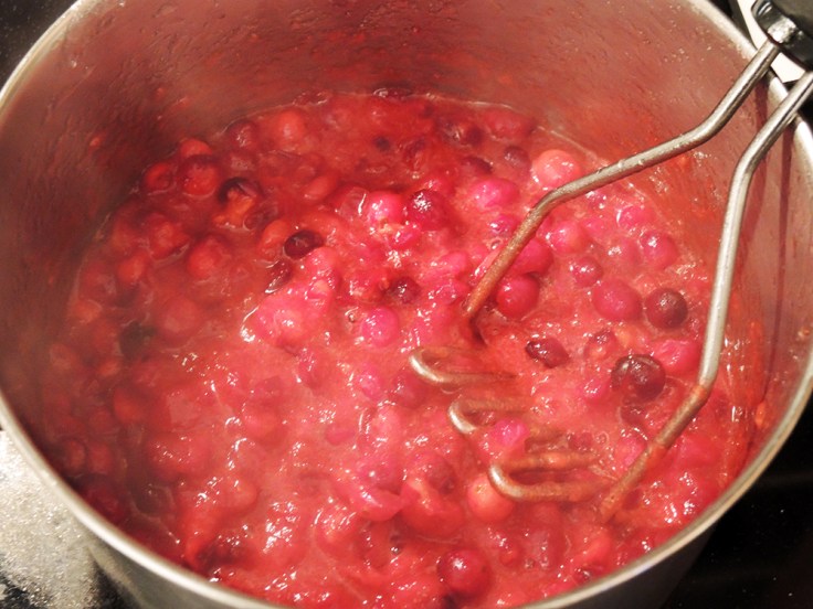 Man Fuel - Food Blog - Mashing Cranberry Pie Filling