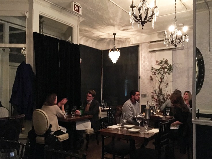 Man Fuel Food Blog - Tallulah on Thames - Newport, RI - Interior