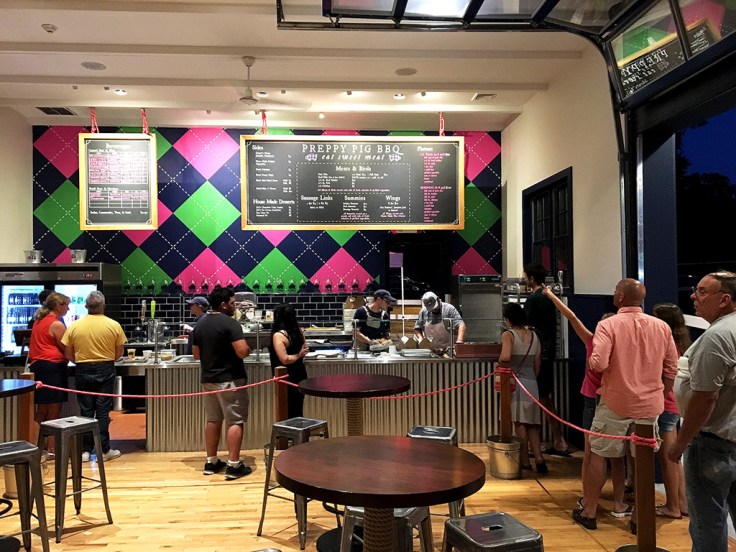 Man Fuel Food Blog - Preppy Pig BBQ - Warren, RI - Interior