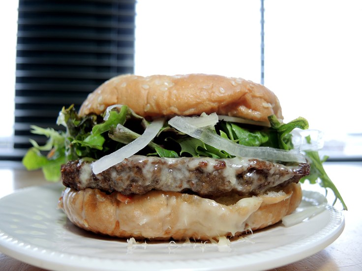 man-fuel-food-blog-big-az-kickin-jalapeno-burger-with-lettuce-onion-and-mayo