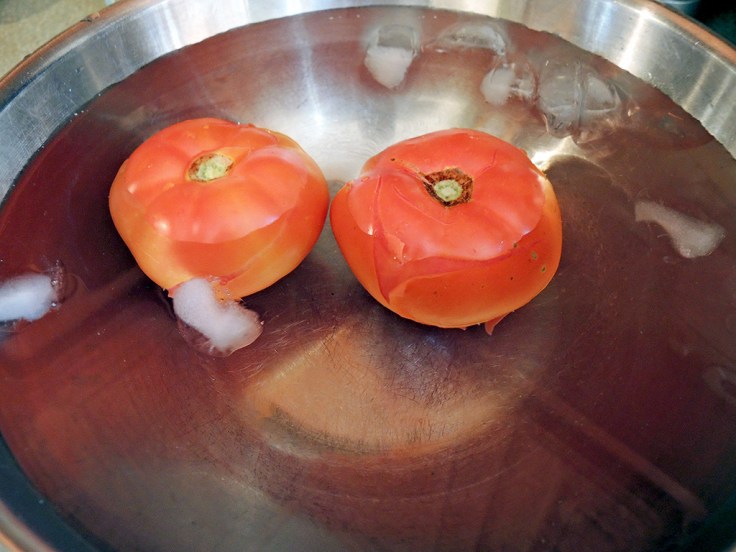 man-fuel-food-blog-homemade-tomato-sauce-recipe-in-ice-bath