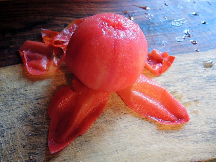 man-fuel-food-blog-homemade-tomato-sauce-recipe-peeling-tomatoes