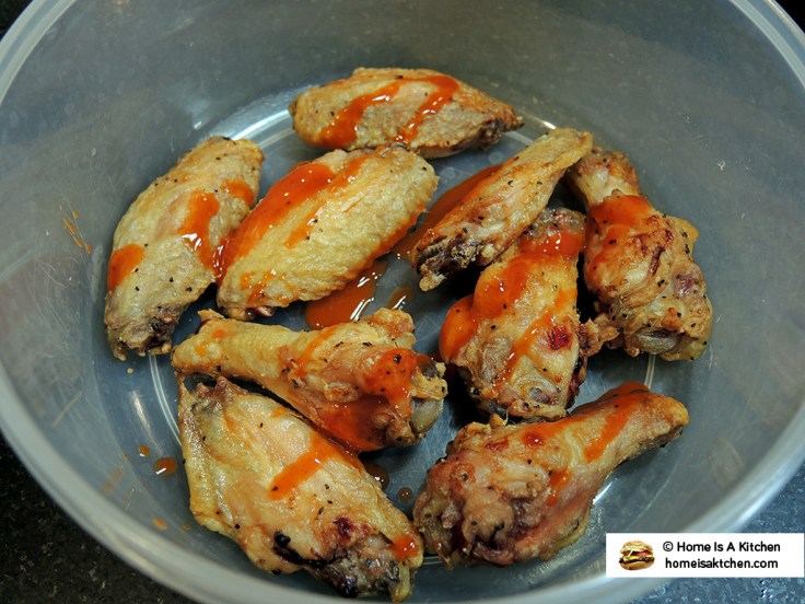 homeisakitchen-crispyovenbakedchickenwingswithbuffalosauce