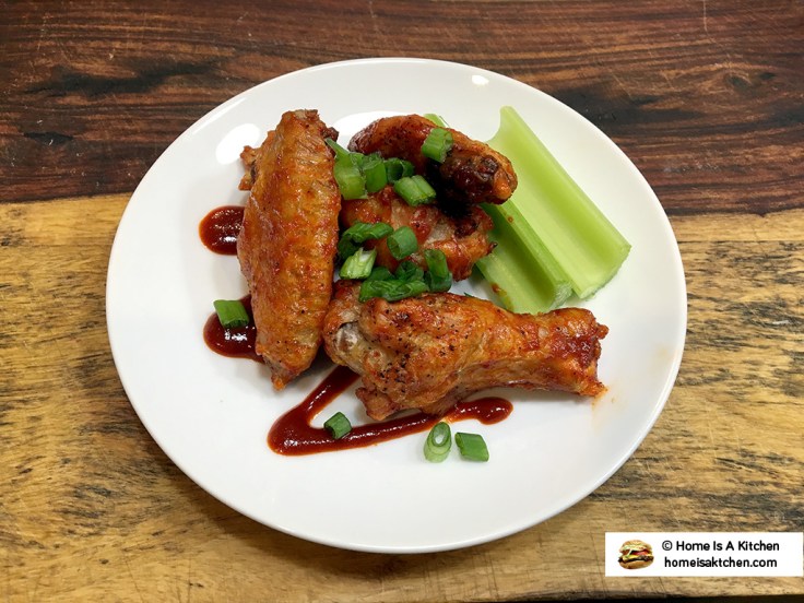 homeisakitchen-crispyovenbakedwingswithhotsauceandscallions